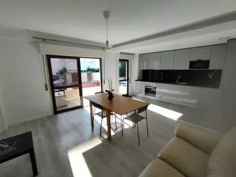Arrendo apartamento T2 renovado com varanda e eletrodomésticos