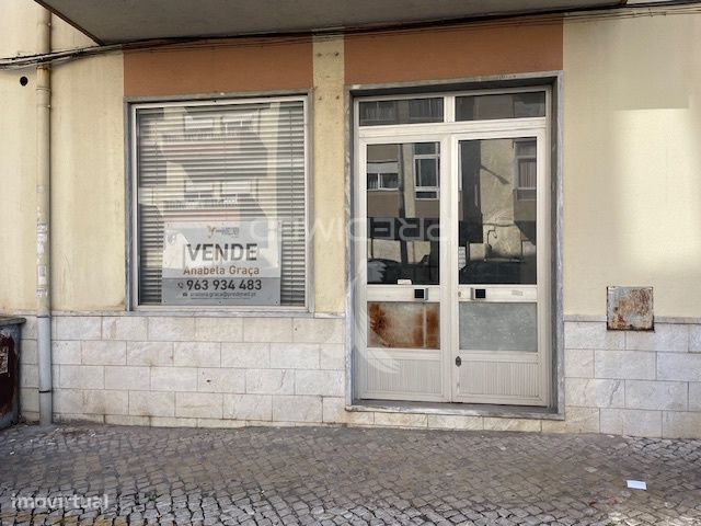 Loja comercial na rau Aurélia de Sousa, 12