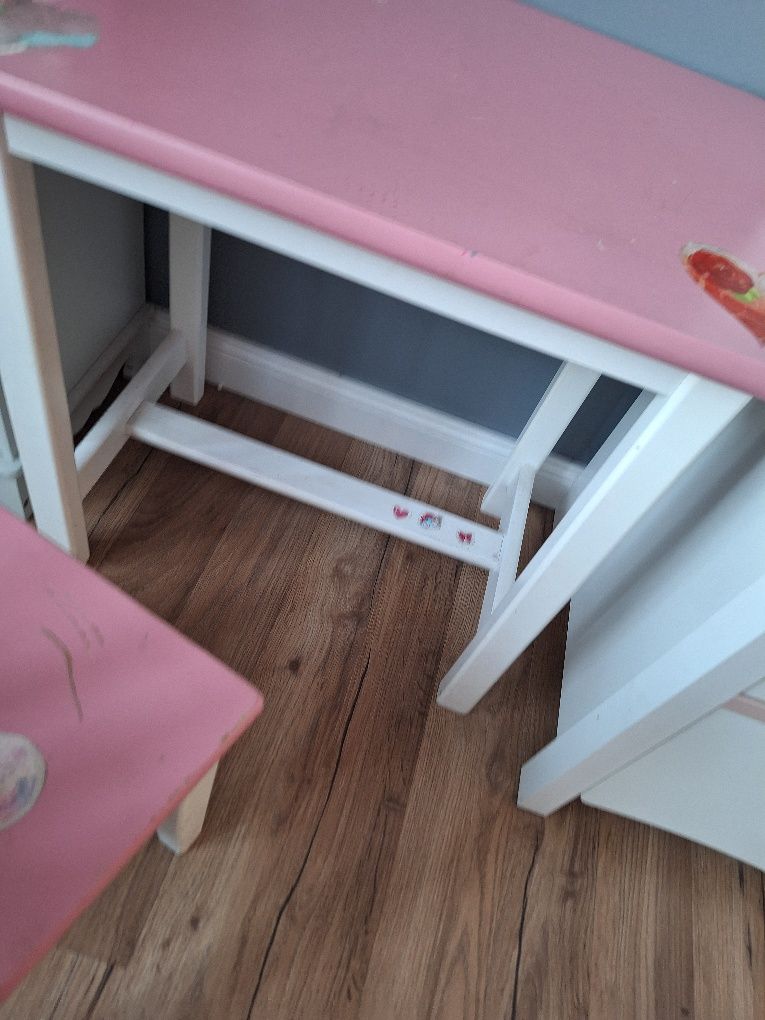 Stolik z krzesełkiem