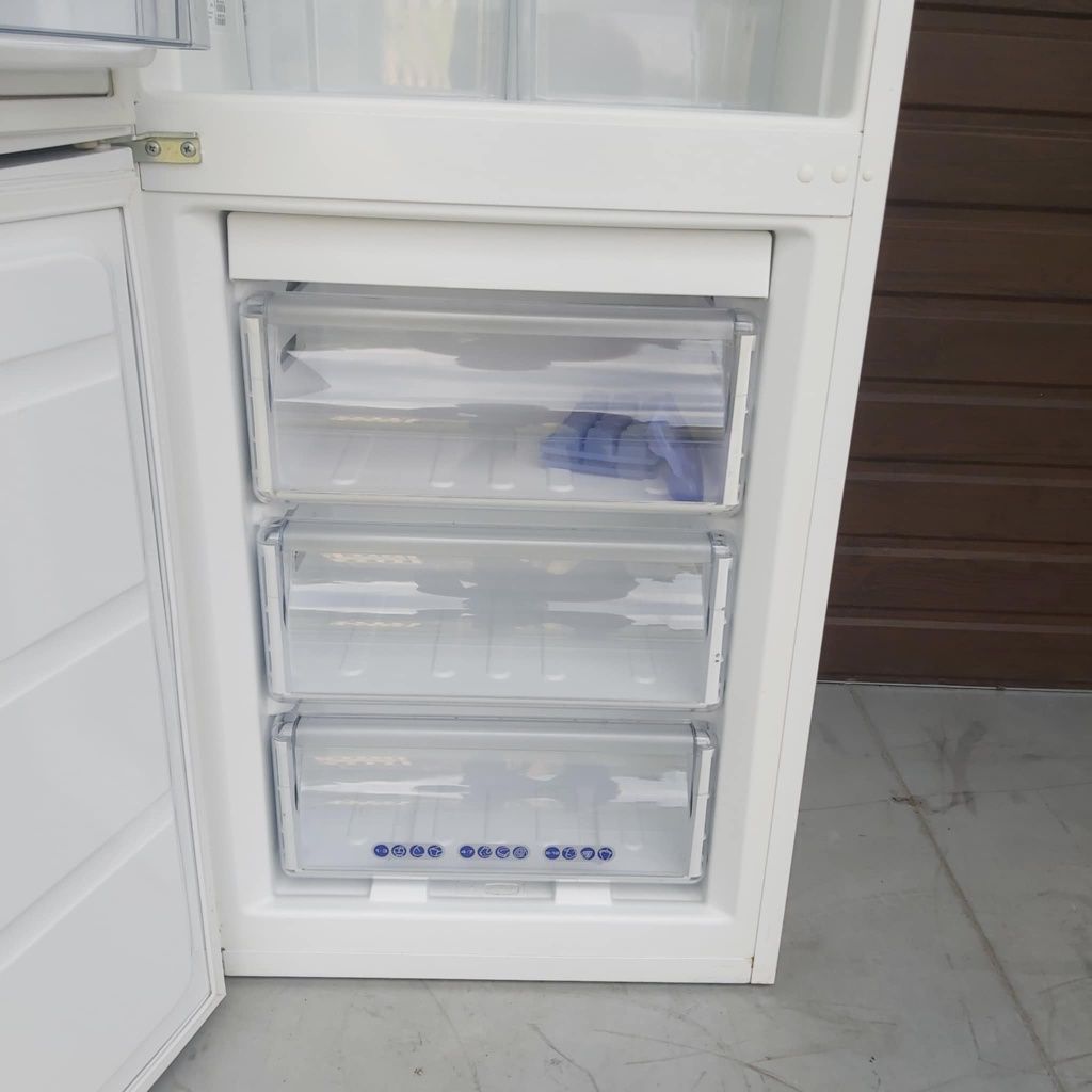 Lodówka Whirlpool NoFrost 185cm. Wys.