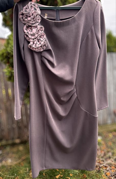 Сукня жіноча з декоративними квітами