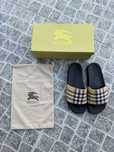 Chinelos Burberry