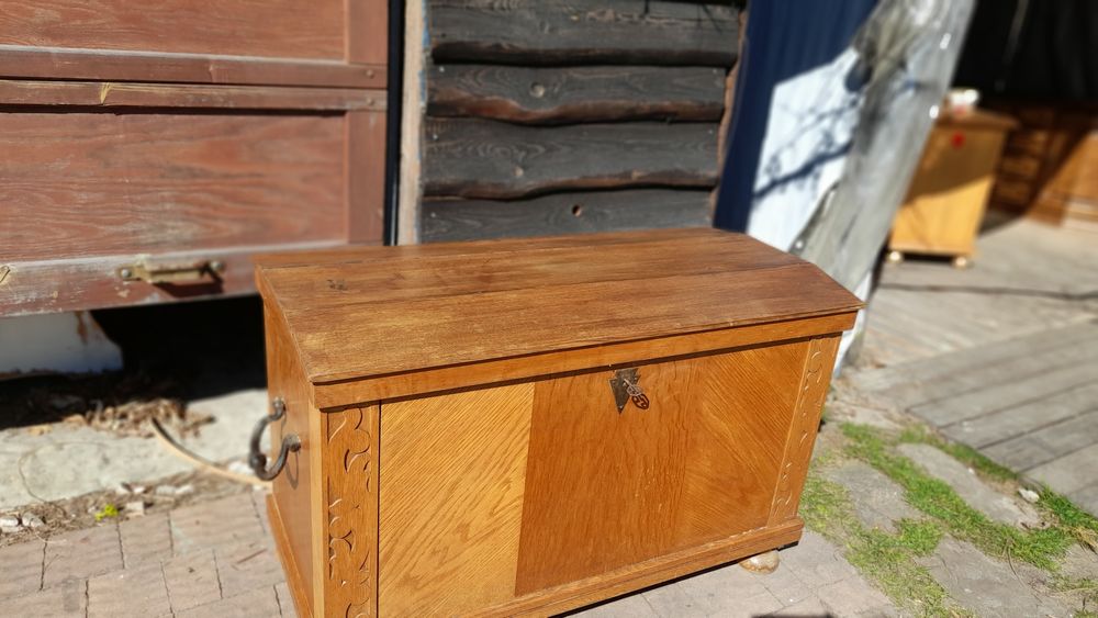 Skrzynia w stylu rustykalnym , fornirowana