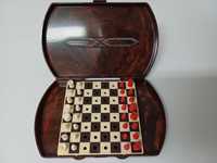 Mini jogo de xadrez com caixa