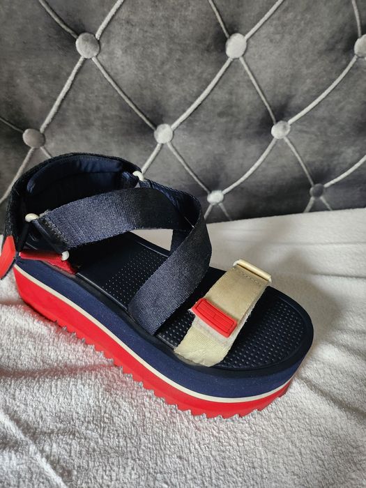 Piankowe sandały Tommy Hilfiger