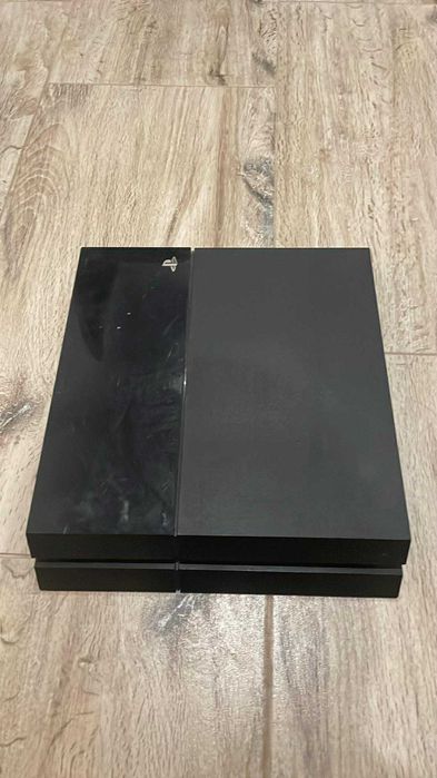 Konsola PS4 (uszkodzona)