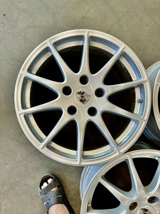 Оригинальные разноширокие диски porsche r18 et53-59  8j-9j 5x130 4шт