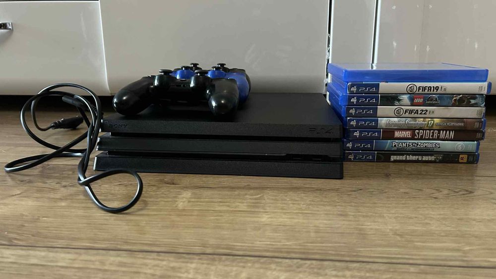 Ps4 pro 1tb 3 pady +8 gier
