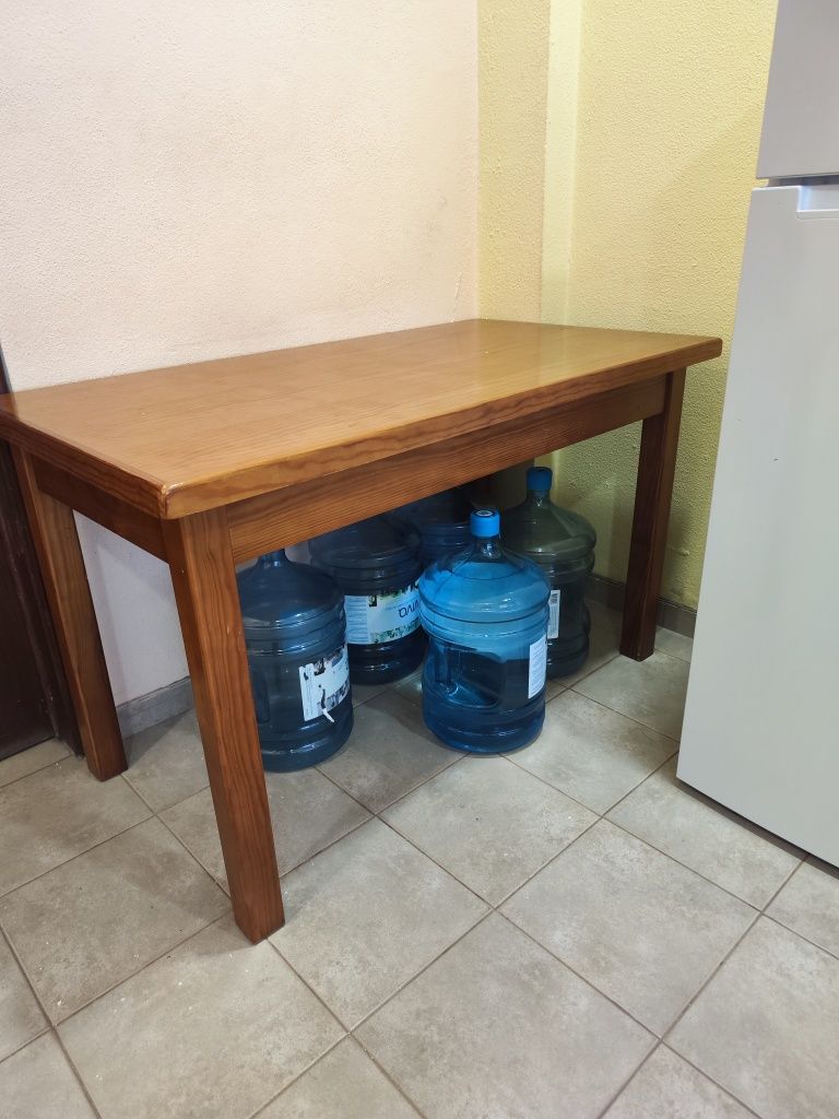 (Entrega Grátis)   Mesa de madeira maciça 128 cm 70 cm  . 77 cm de alt