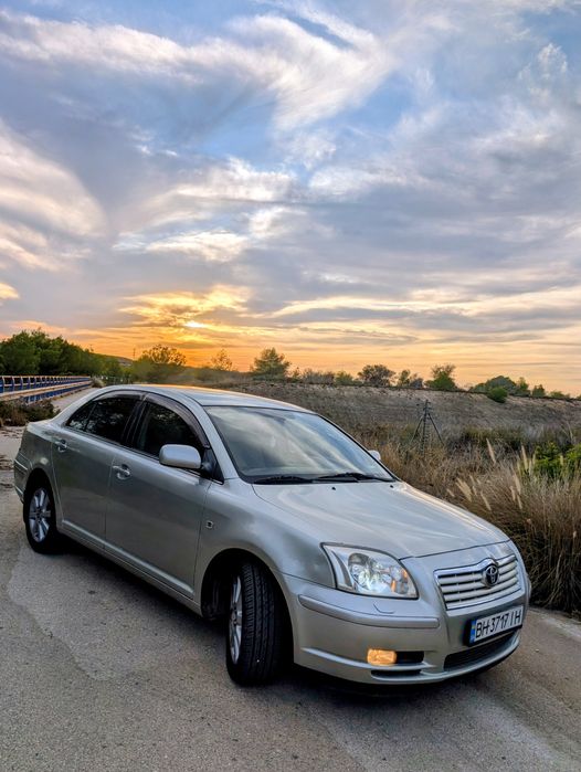 Продам машинуToyota Avensis