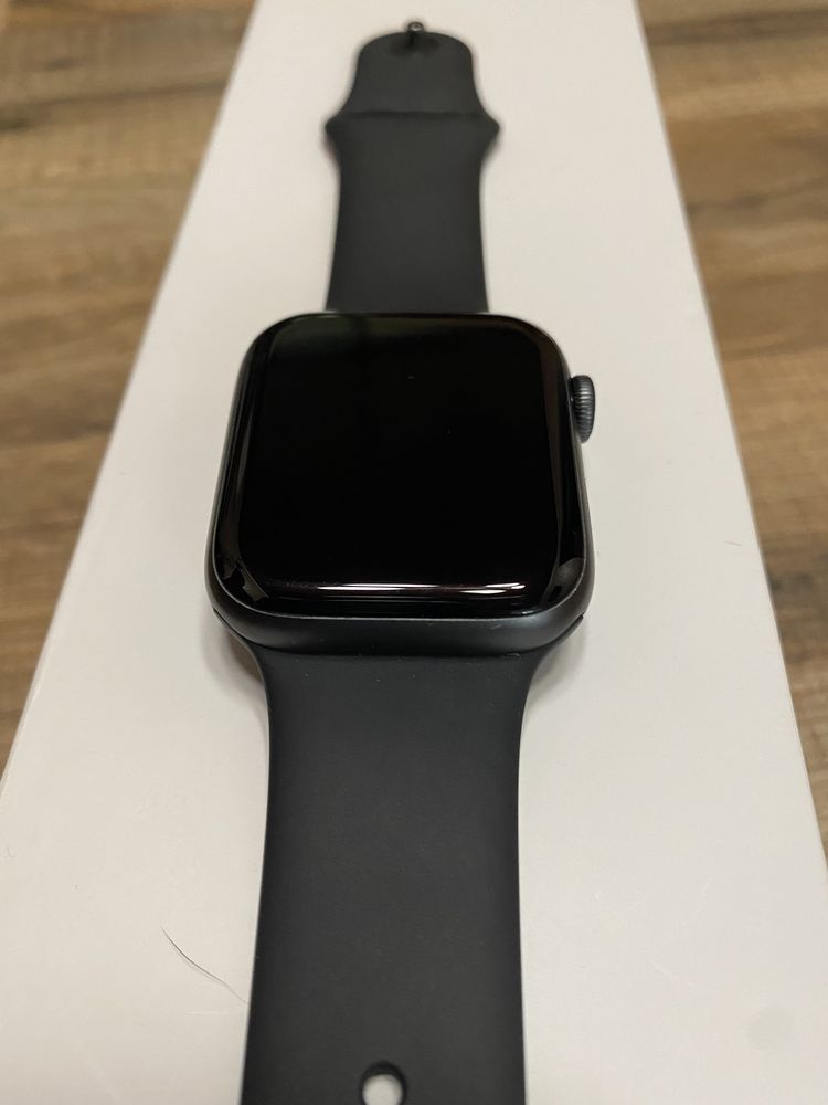 Apple Watch 4, 44mm Space Gray, Sport Band (полный комплект)