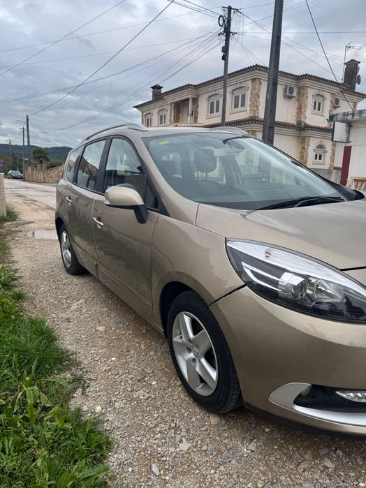 Renault Grand Scenic 2015 - 7 lugares