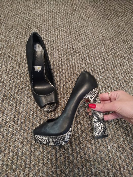 Босоніжки туфлі 38 розмір нові зміїний принт