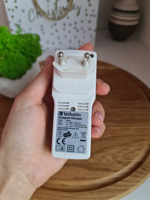 Зарядне для батарейок Verbatim49944