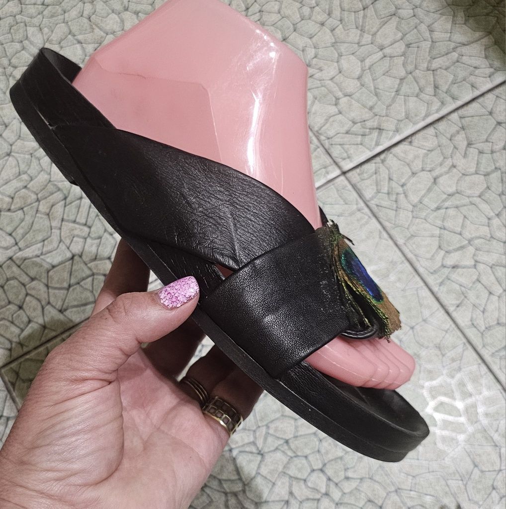 Оригинальные,  кожаные босоножки " Massimo Dutti "40p.