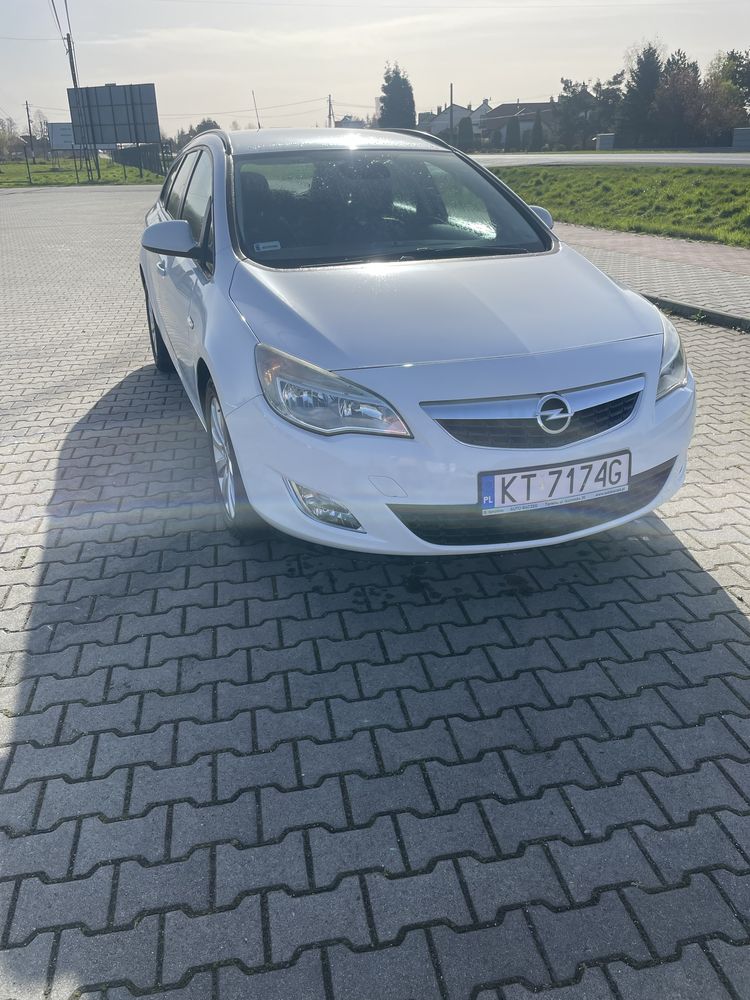 Opel Astra j 1.7cdti 110km