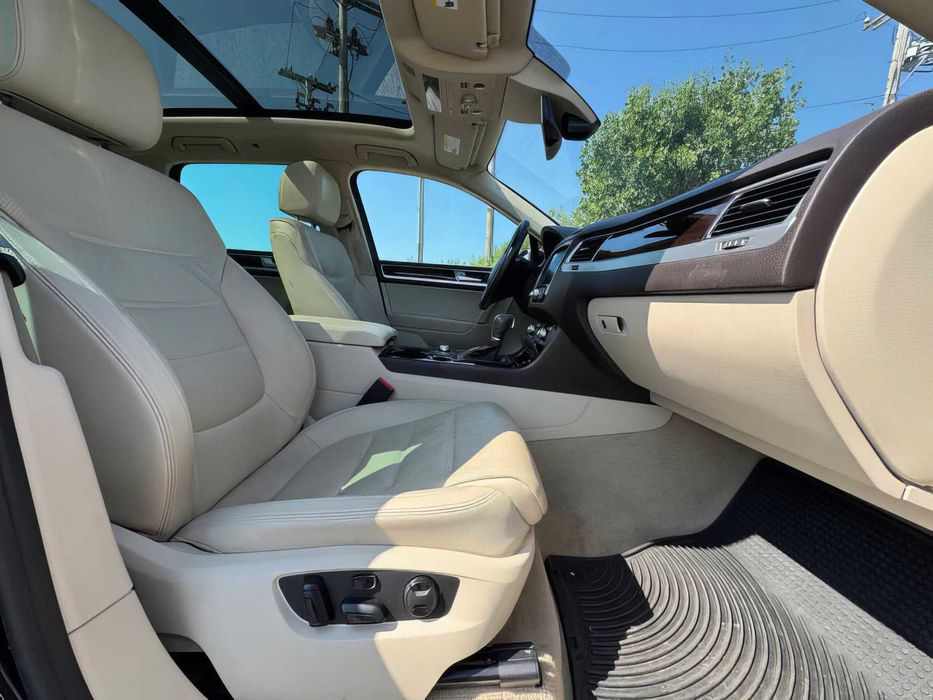 Volkswagen Touareg      2016
