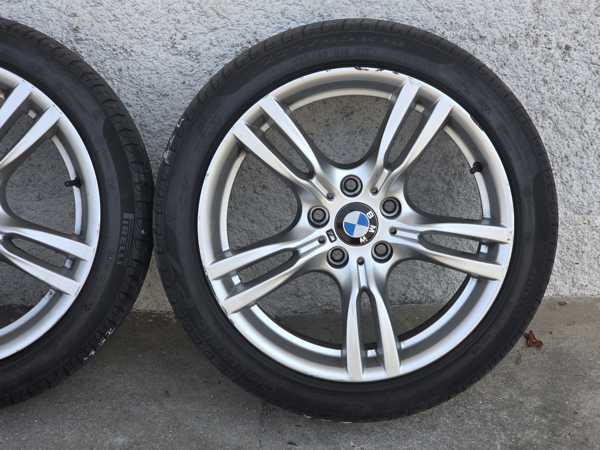 Jantes Originais BMW 18" Pack M com Pneus 225.45.18 + 255.40.18