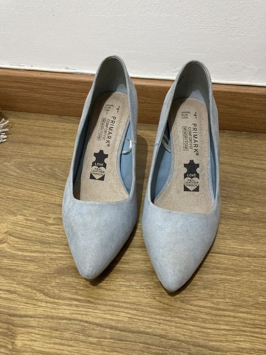 Sapatos azuis claros