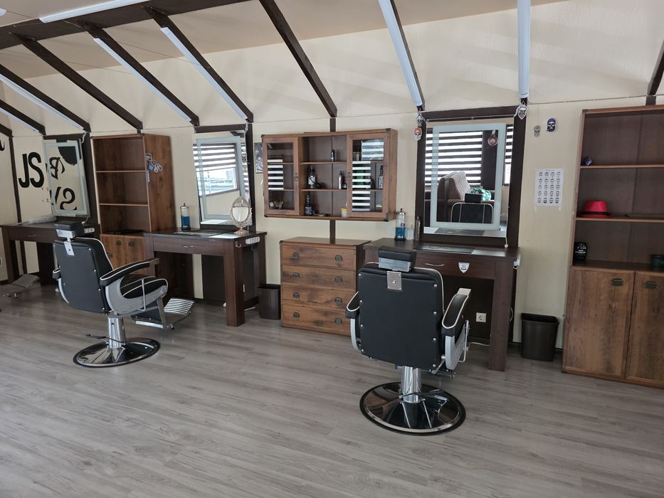 Барбершоп, у Херсоні ми працюємо.