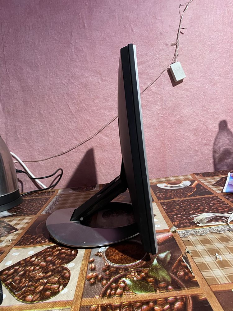 Продам монітор LG Flatron L1953TR-SF.