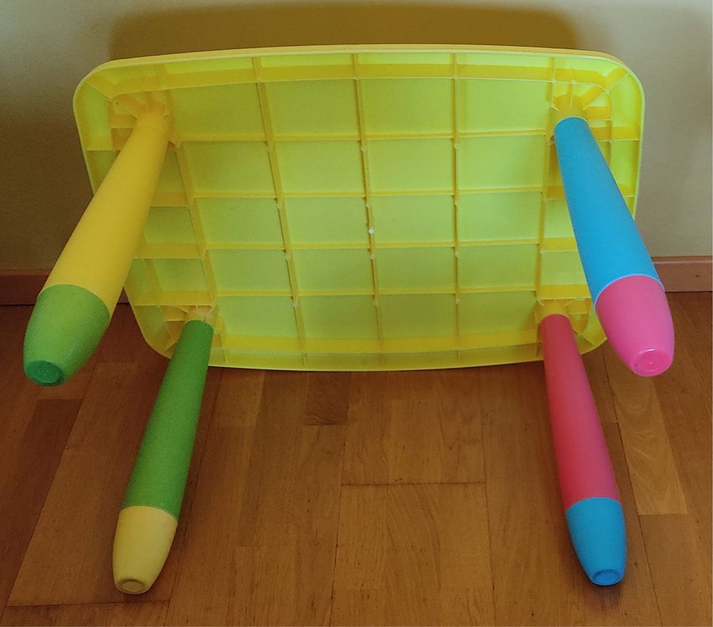 Mesa infantil de atividades