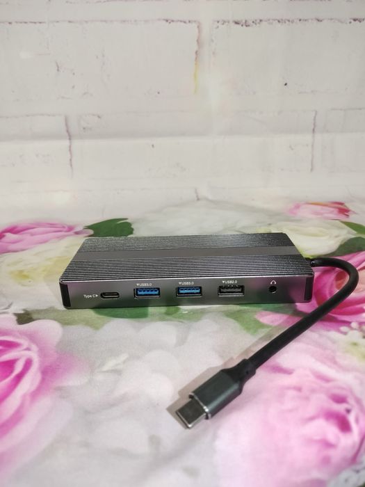 multiport USB-C, który służy do rozszerzania możliwości połączeń