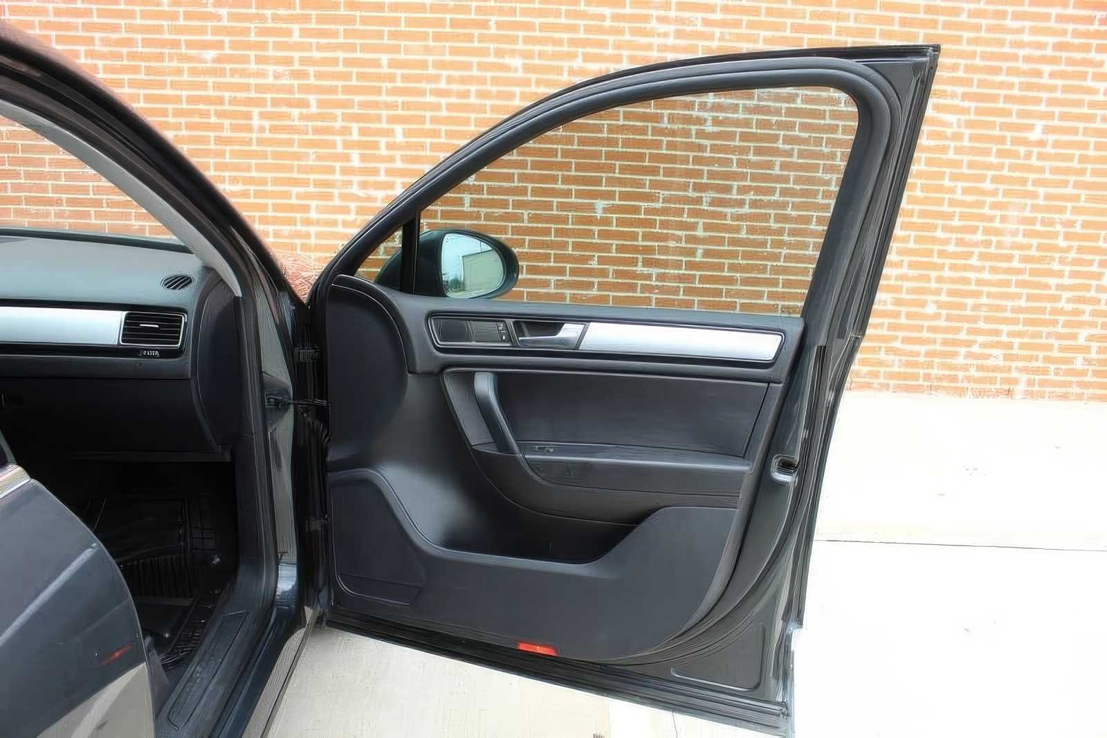 2014 Volkswagen Touareg V6 Sport