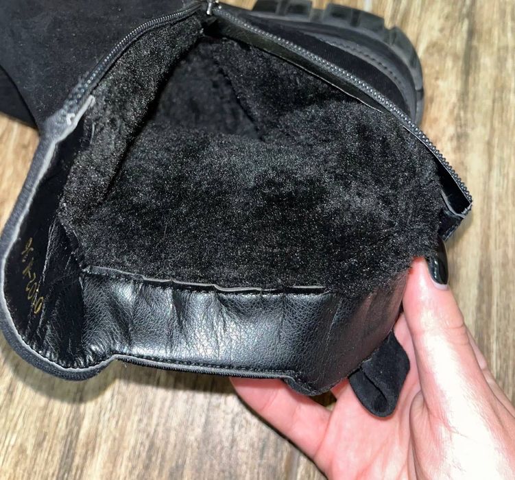 Чорні зимні челсі