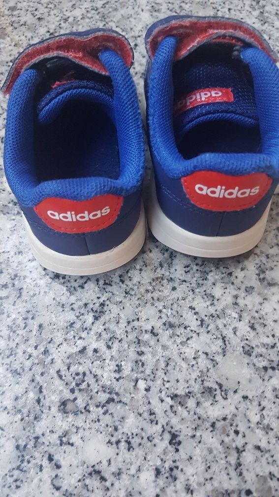 Sapatilhas Adidas 18 -portes incluídos