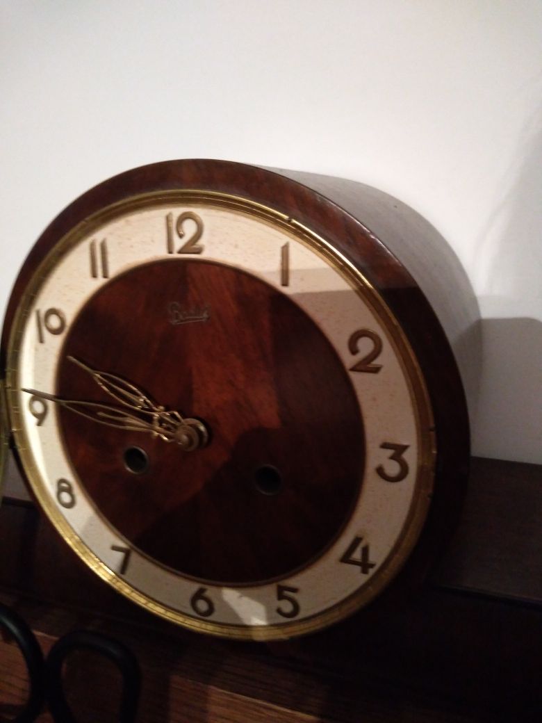 Stary zegar kolekcjonerski stojący kominkowy