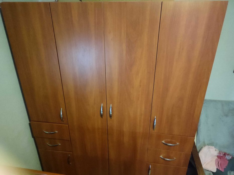 Продам шафу з дверима