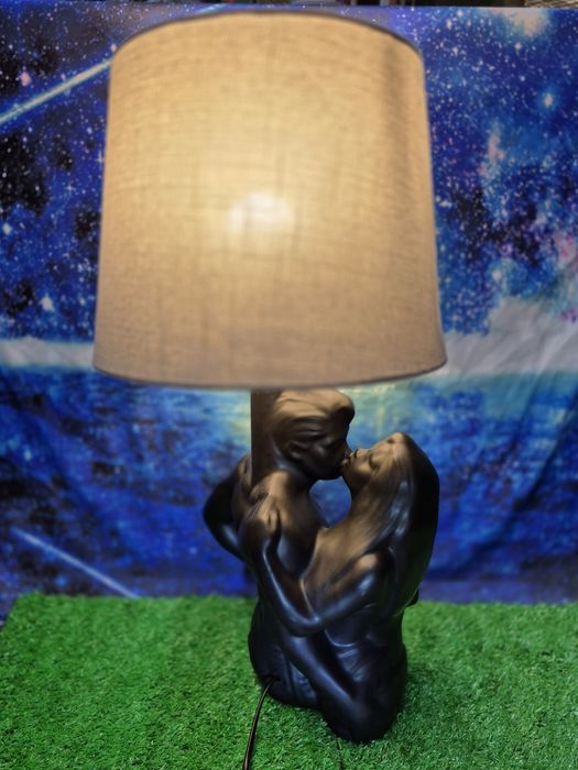 Piękna lampa porcelanowa.