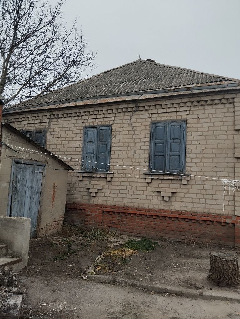 Продам дом  в самом центре Новая Водолага  дом с удобствами