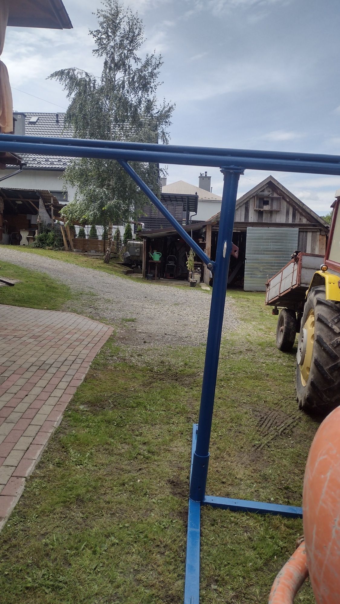 Dźwig budowlany przykręcony do stropu bez silnika