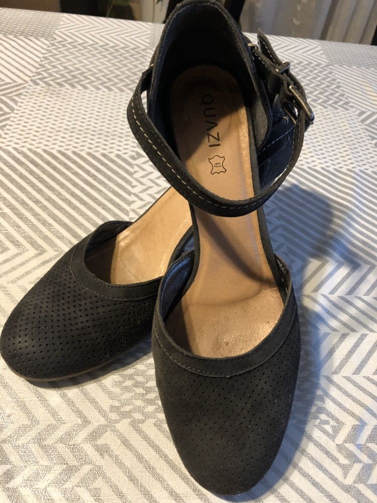 Buty na obcasie z zamszu / irchy rozm. 39