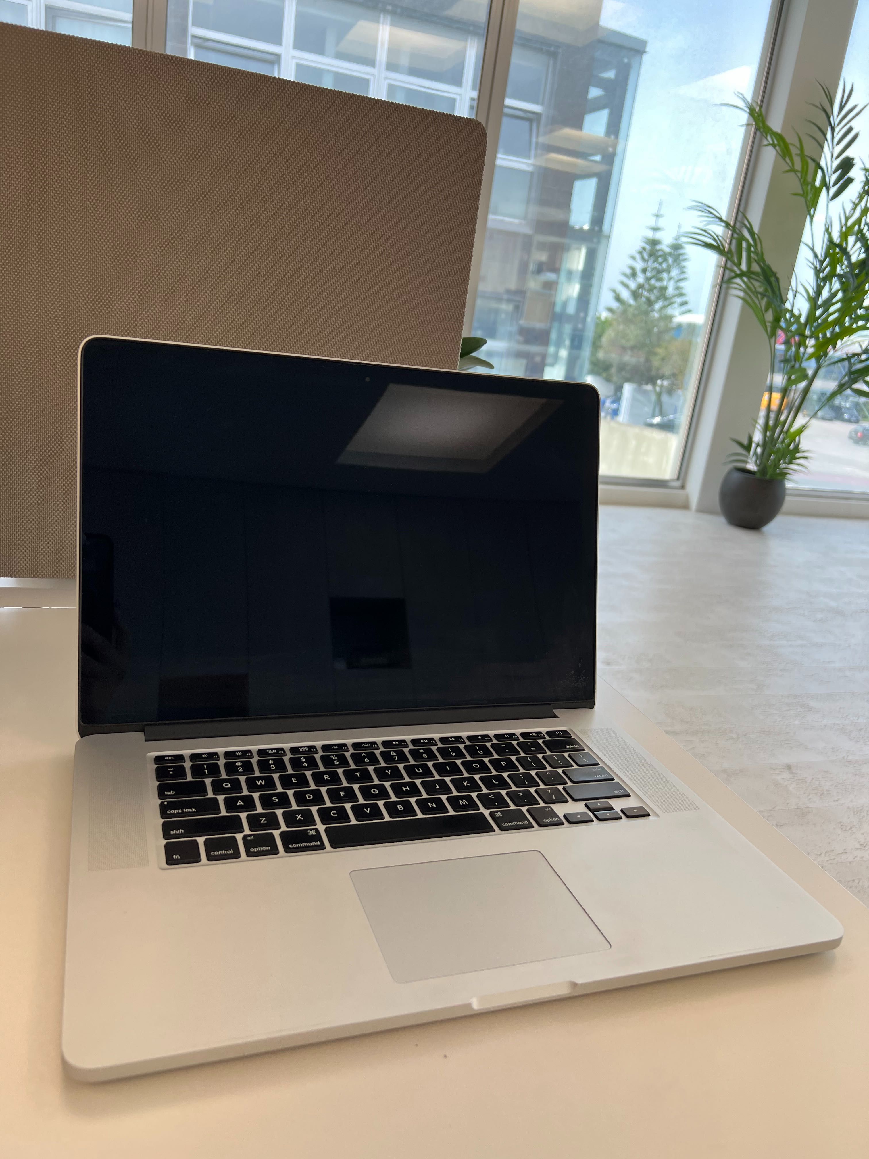 Apple MacBook Pro (A1398)
