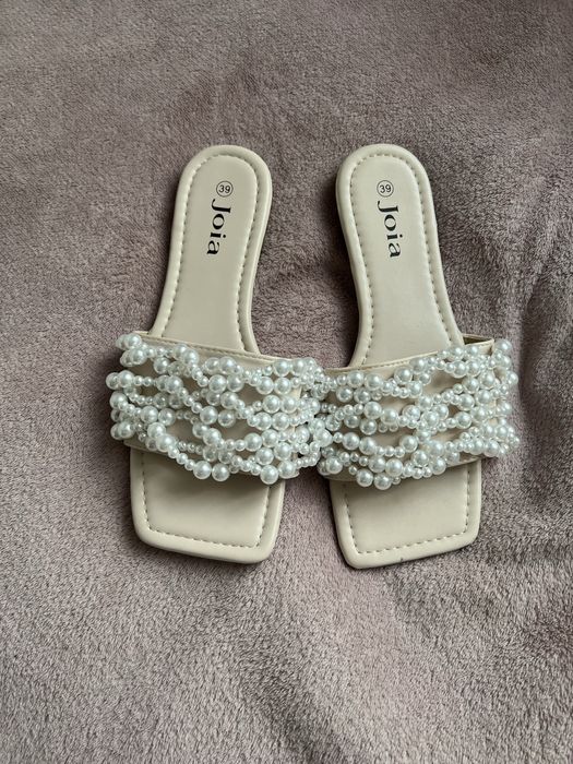 Шльопанці на літо