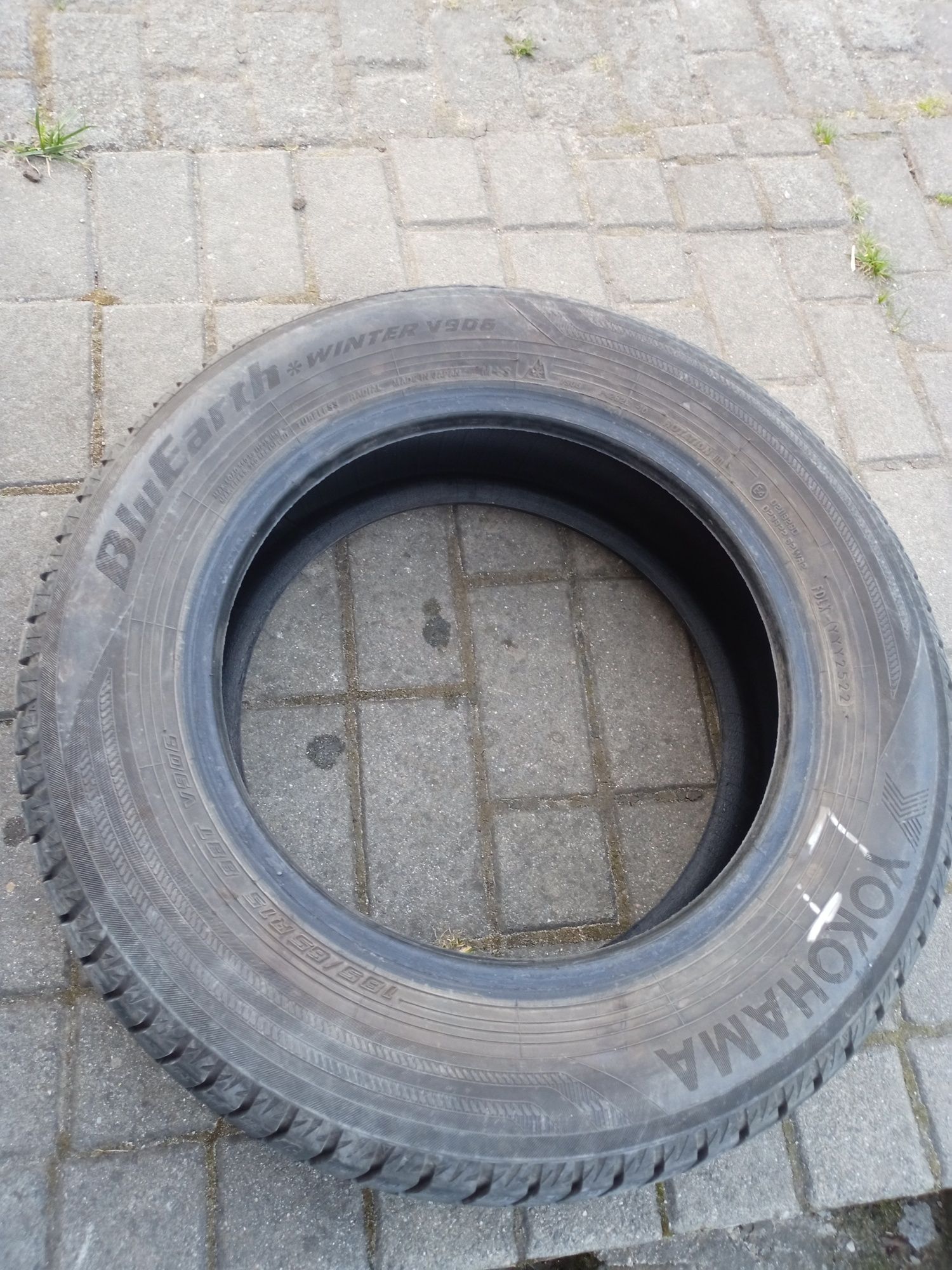 Opony 185/65 R15 Yokohama Bluearth Winter V906