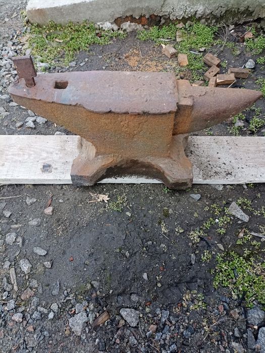 Наковальня 100кг