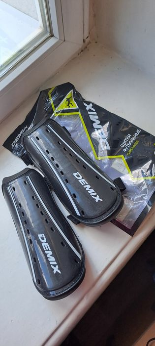 Щитки футбольные, Demix, размер L