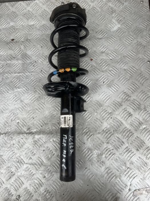 5C0413031AP стойка амортизатора в сборе передняя правая jetta 6