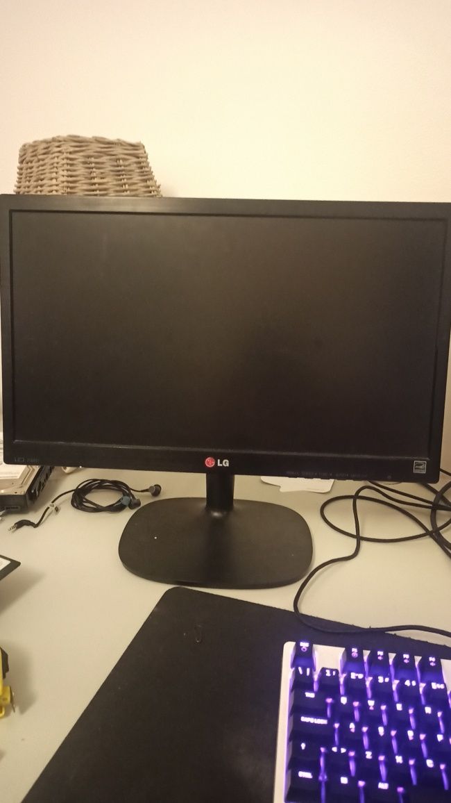 Monitor LG 46cmx28cm