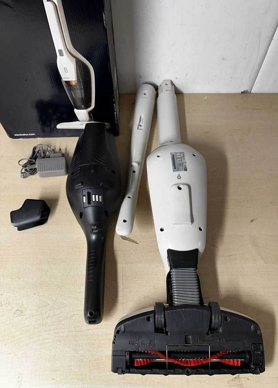 Пилосос Electrolux EERC73SW