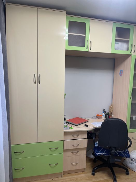 Комплект меблі в дитячу кімнату