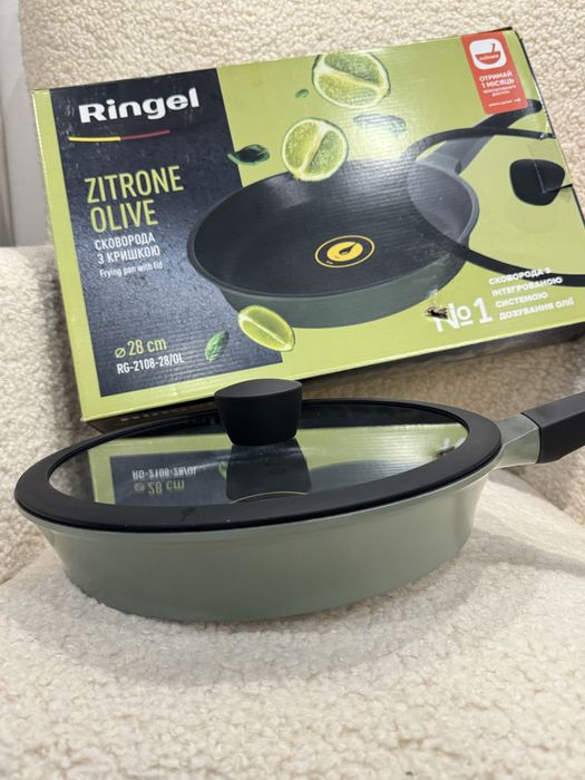 Сковорода з кришкою 28 см