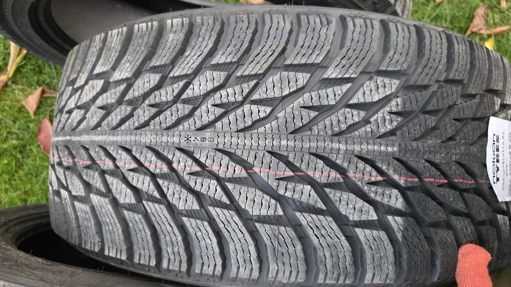 275 45 20 та 295 40 20 на Tesla Model X  Nokian hakkapeliitta R3 нові