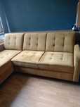 Sofa z funkcją łóżka w kolorze musztardowym