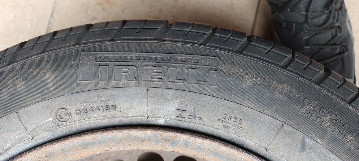 Koła, Felgi stalowe BMW z oponami 195/60 R15