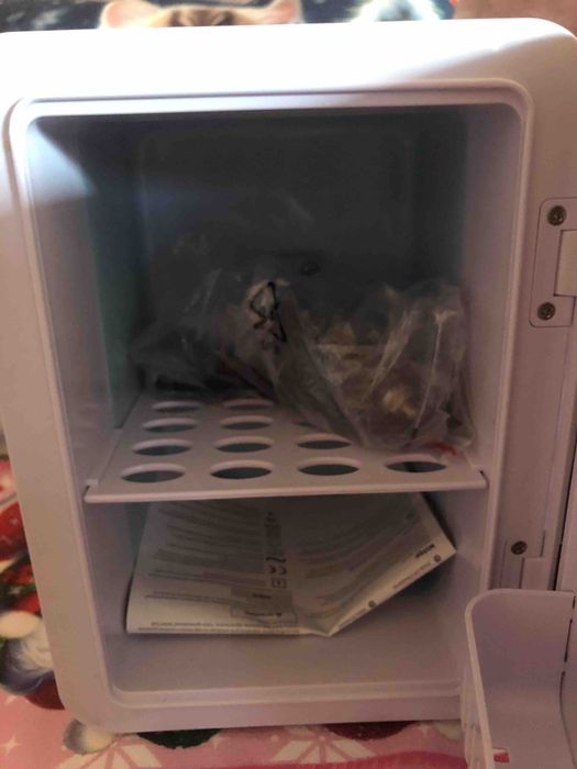 Мини холодильник, холодильник для косметики.